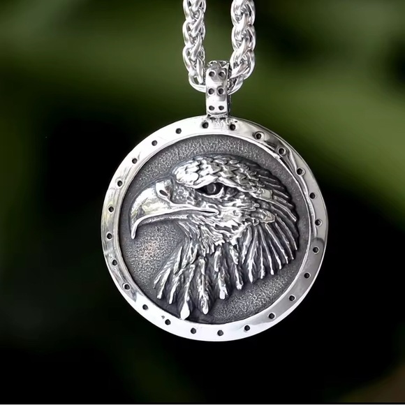 The Unbranded Brand Other - Eagle Pendant Necklace